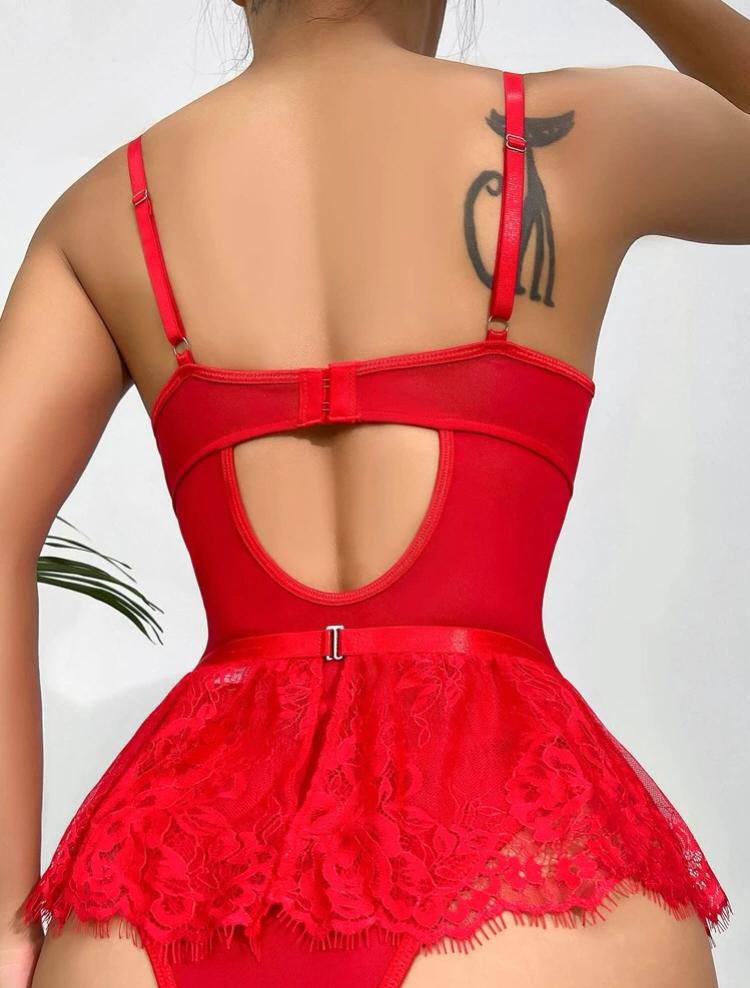 Scarlet Heart Lace Garter Set